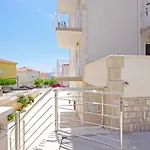 Sea View 3*