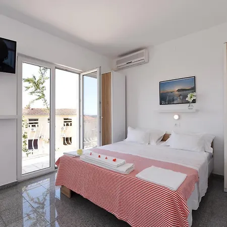 Sea View 3*