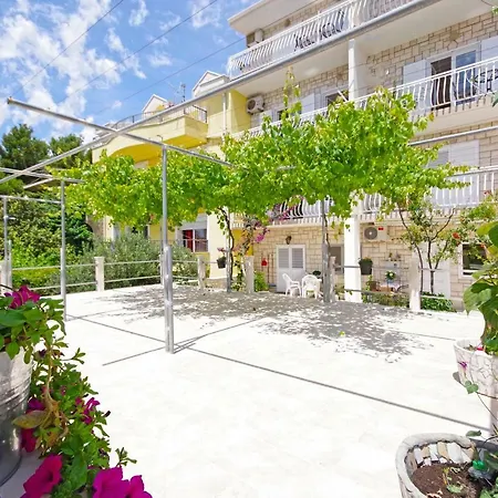 Sea View Guest house *