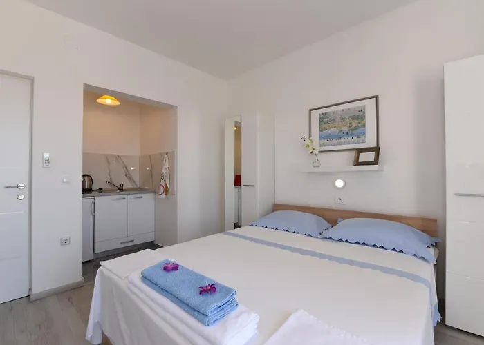 Sea View מאקרסקה