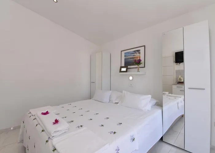 Sea View מאקרסקה