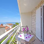 Sea View 3*