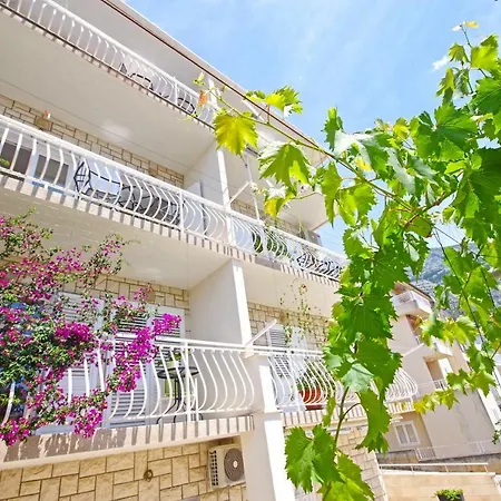 Sea View Guest house 3*